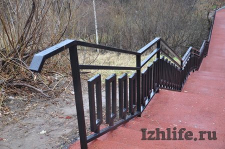Фотофакт: в Ижевске обновили мост через Карлутку