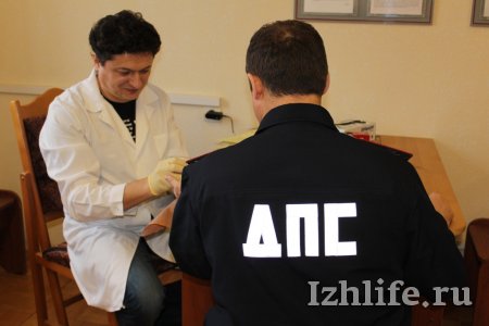 Полицейские Ижевска сдали донорскую кровь