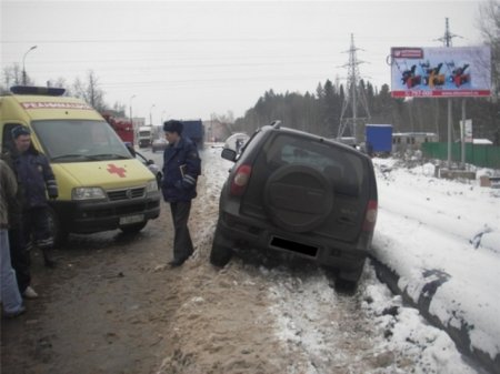 Авария в Ижевске: «Шевроле Нива» врезалась в «ВАЗ»