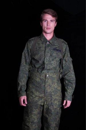 Модельер Валентин Юдашкин продемонстрировал оригиналы военной формы