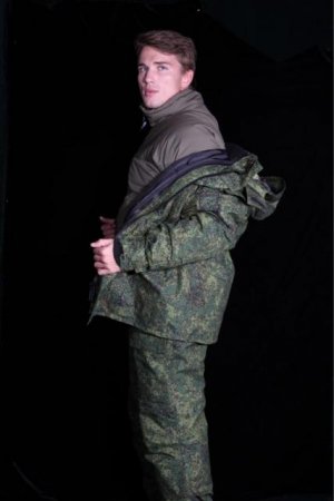 Модельер Валентин Юдашкин продемонстрировал оригиналы военной формы