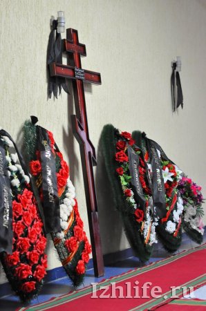 Погибшего в ДТП сына вице-премьера Удмуртии похоронили в Ижевске