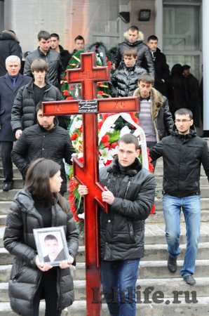 Погибшего в ДТП сына вице-премьера Удмуртии похоронили в Ижевске