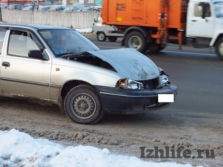 Пять автомобилей столкнулись в Ижевске