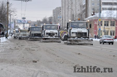 Фотофакт: улицы Ижевска будут чистить от снега весь день