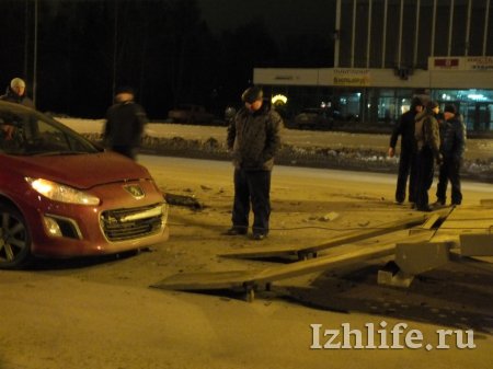 «Тойота прадо», «пежо» и ВАЗ столкнулись в Ижевске