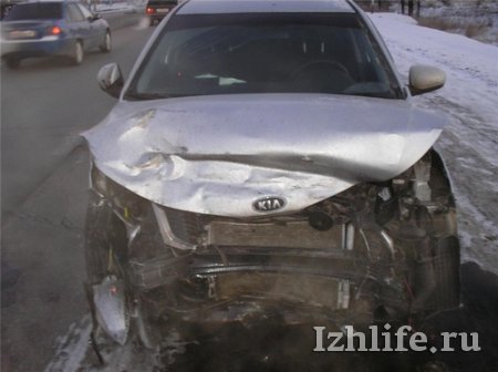 Toyota и Peugeot столкнулись в Ижевске