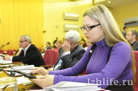 Депутатам Гордумы Ижевска выдали планшетные компьютеры