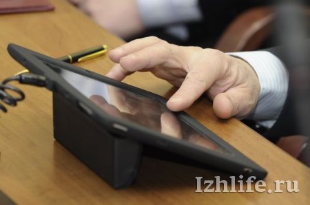 Депутатам Гордумы Ижевска выдали планшетные компьютеры