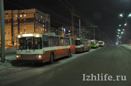 В Ижевске из-за коммунальной аварии на улице 40 лет Победы движение  перекрыто