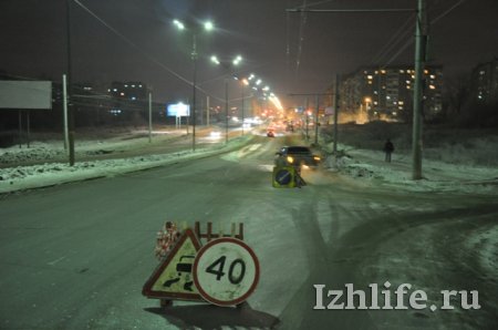 В Ижевске из-за коммунальной аварии на улице 40 лет Победы движение  перекрыто