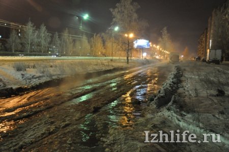 В Ижевске из-за коммунальной аварии на улице 40 лет Победы движение  перекрыто