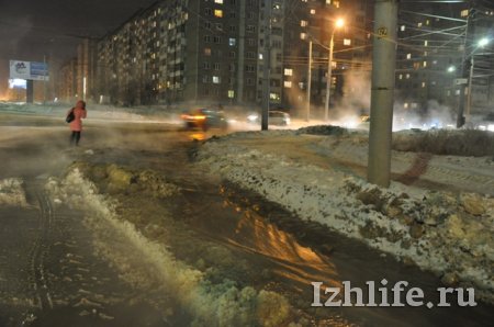 В Ижевске из-за коммунальной аварии на улице 40 лет Победы движение  перекрыто