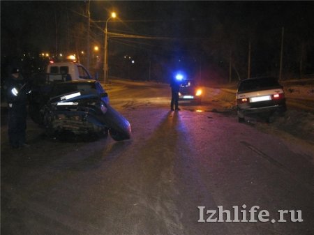 Ночное ДТП в Ижевске: два ВАЗа столкнулись в лобовую