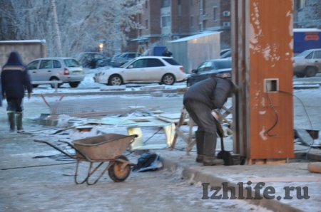 Фотофакт: в Ижевске возле «Макдоналдса» появилась фирменная стела с буквой «М»