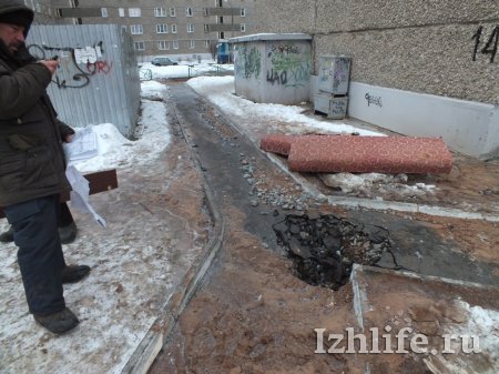 Коммунальная авария в Ижевске: на Холмогорова прорвало водопровод