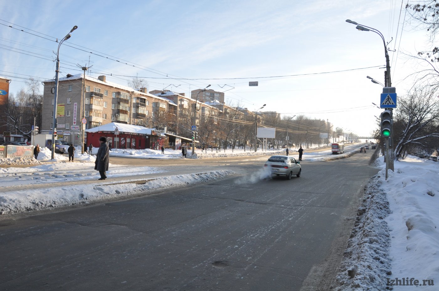 Перекресток ижевск. Перекресток Удмуртская Ленина Ижевск Ижевск. Улица Ленина Ижевск перекресток. Перекресток Удмуртская Майская Ижевск. Ижевск перекресток Ленина Удмуртская.