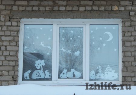 Фотофакт: как ижевчане украшали свои окна в новогодние праздники