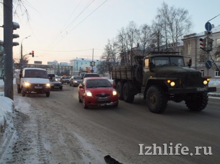 Большая пробка образовалась на улице Удмуртской в Ижевске