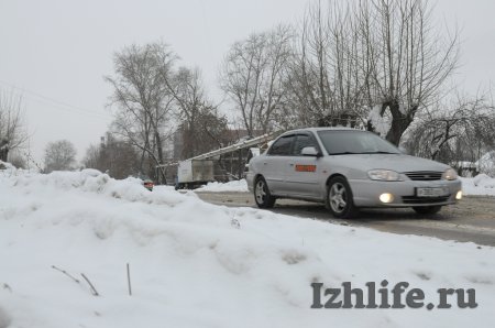 Газета «Центр» добилась уборки снега с опасного перекрестка в Ижевске