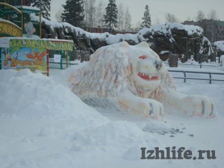 Фотофакт: снежные животные появились в Зоопарке Удмуртии