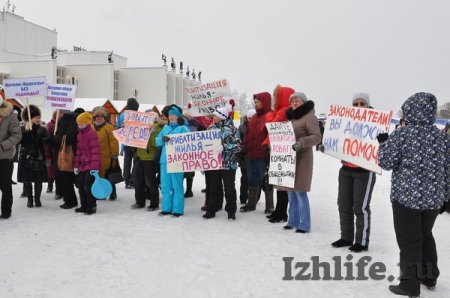 Жильцы ижевских общежитий вышли на пикет у Дома Правительства