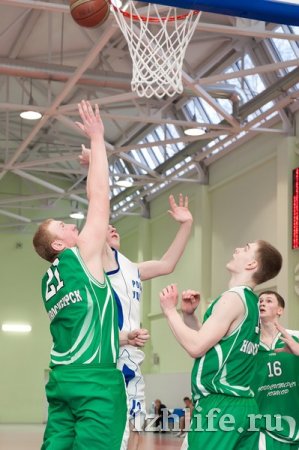 В Ижевске проходит первенство России по баскетболу среди юношей