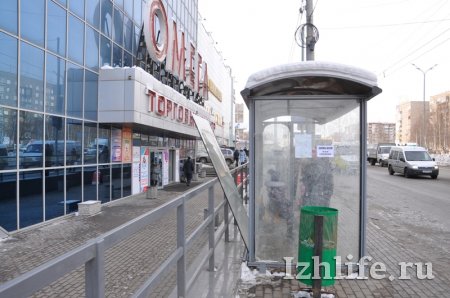Фотофакт: новая остановка на 10 лет Октября в Ижевске «расклеилась»