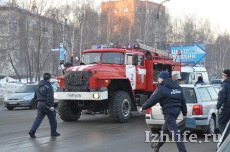 Серьезная авария в центре Ижевска: столкнулись 2 легковушки