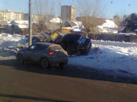 Такси в Ижевске попало в ДТП: пассажир погиб