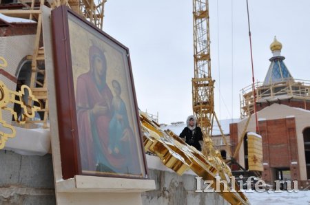 В Ижевске освятили кресты для храма Иверской иконы Божией Матери