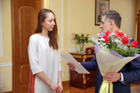Президент Удмуртии подарил Ульяне Кайшевой  «Ладу гранта»