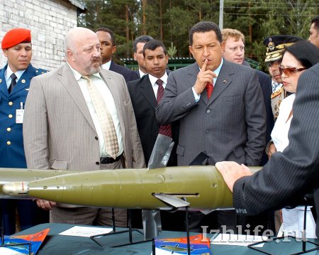 Уго Чавес: «Я бы хотел обнять каждого, кто собирает оружие в Ижевске!»