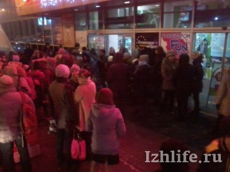 В Ижевске эвакуировали посетителей ТЦ «Омега»