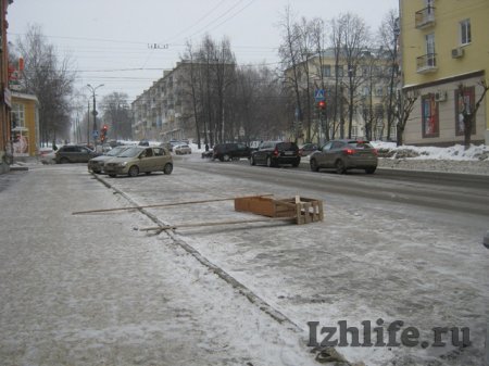 «Паровозик» из 7 машин, эвакуация в торговом центре: о чем сегодня утром говорят в Ижевске