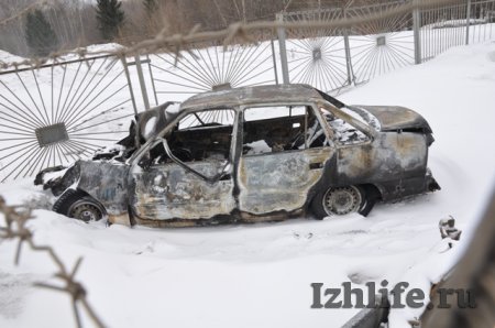 В Ижевске после аварии загорелись два автомобиля