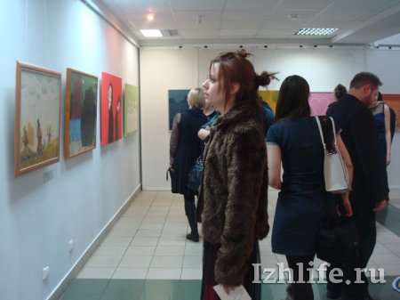 Сельский туалет и геи в кустах: в Ижевске открылась выставка «Афоризм»