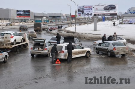 Около 50 машин за день пробили покрышки на кольце Союзная-Ленина в Ижевске