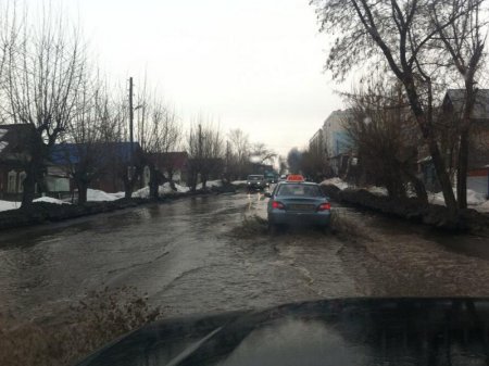 Фотофакт: в Ижевске затопило улицу Партизанскую