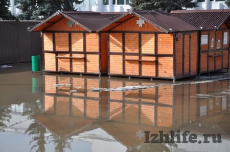 Фотофакт: в Ижевске затопило Центральную площадь