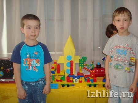 Фотофакт: космических медуз, космонавтов и луноходы смастерили малыши одного из ижевских детских садов