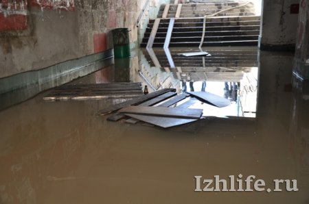 В Ижевске затопило подземный пешеходный переход