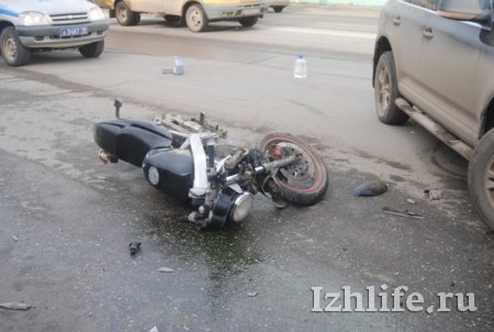 В Ижевске иномарка сбила мотоциклиста: на Удмуртской огромная пробка