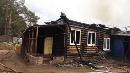 Из-за порывистого ветра в Ижевске сгорел дом