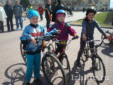 Семейные ценности и призы: ижевчане рассказали, почему катаются на велосипеде