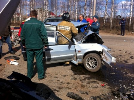 В Ижевске на Воткинском шоссе столкнулись два автомобиля