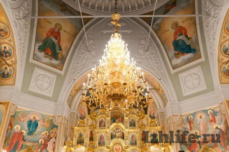 В Ижевске православные христиане празднуют Воскресение Христово