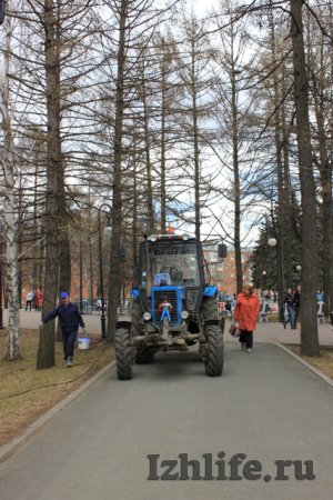 Фотофакт: на улицах Ижевска можно встретить трактор Бэтмена