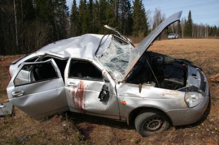 В Удмуртии в перевернувшемся автомобиле погибли 3 человека