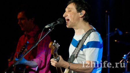 Солист группы «Браво» признался ижевчанам, что одалживал Земфире гитары